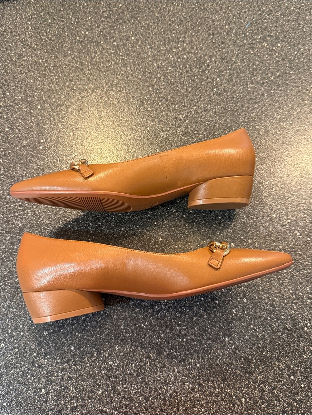 Like New Naturalizer Women's Brown Pointed-Toe Flats with Gold Chain - size 7.5 - Picture 3 of 6